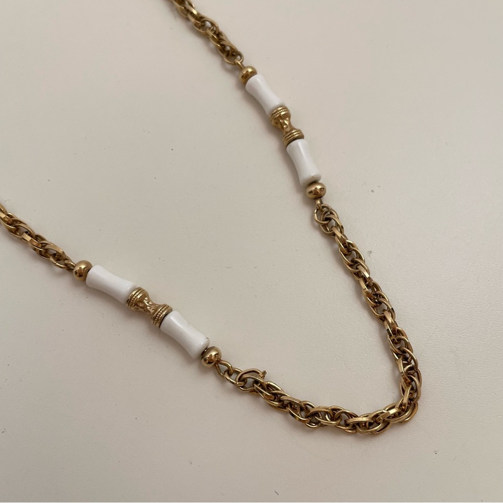 Vintage 70โs SARAH COVENTRY Gold Tone White Enamel Boho Abstract Preppy Necklace - Picture 3 of 11